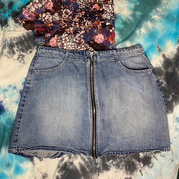 O-Ring “Vintage Reunion” Medium Wash Denim Skirt - Picture 1 of 5